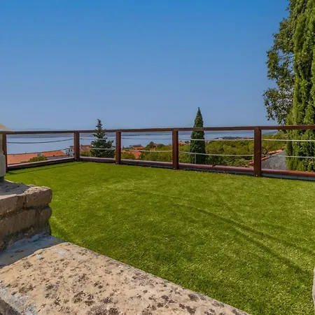 Holiday home 3 Bedroom Pet Friendly In *
