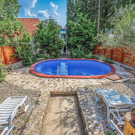 Holiday home 3 Bedroom Pet Friendly In *