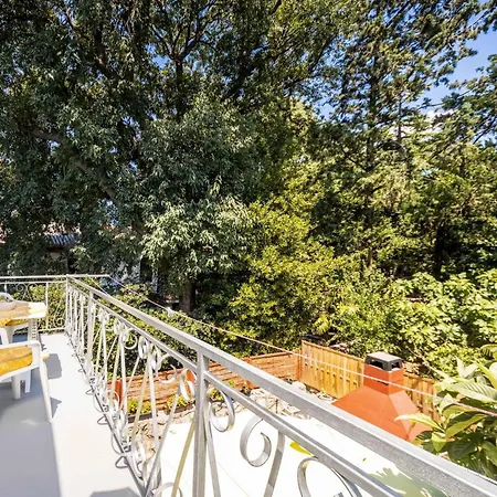 3 Bedroom Pet Friendly In